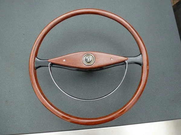 Daimler 250 Series 1 mahogany steering wheel and horn cover restoration