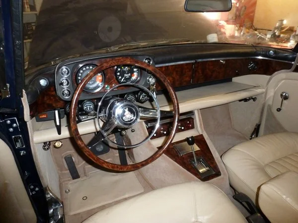 Rover P5 steering wheel with burl walnut veneered rim and reduced diameter