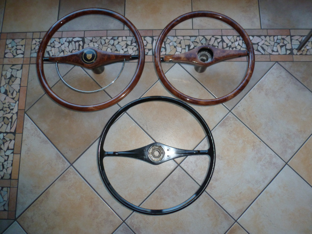 Original and 2x burl walnut rimmed steering wheels of which 1 with diameter reduction